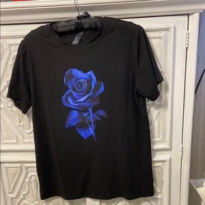 Final price accepted 💎 Black Blue Rose Crew Neck Short Sleeve Graphic Tee